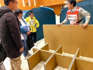 段ボールベッドの組み立て